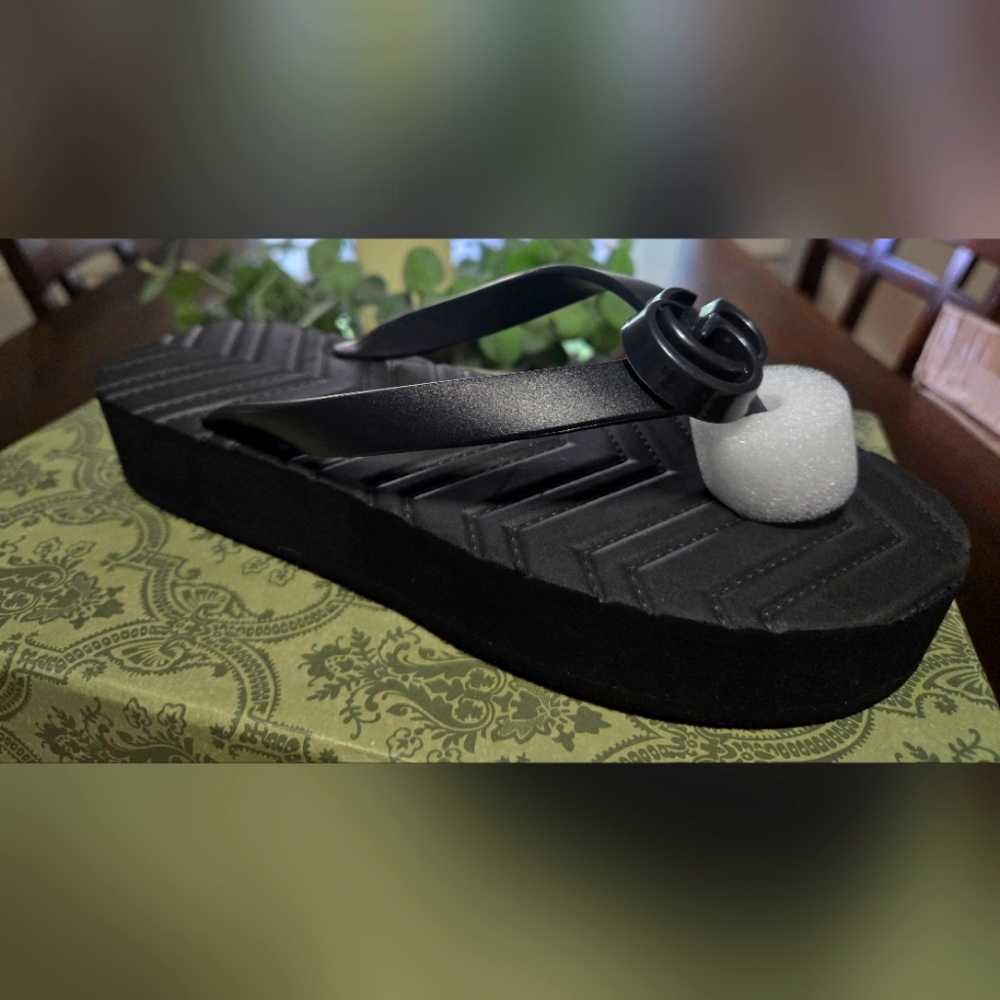 INSPIRED  Black flip flops